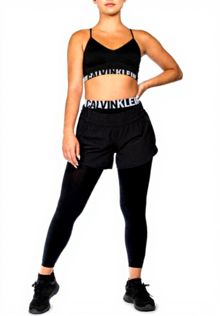 Paire de chaussettes Calvin Klein femme noir après plusieurs lavages, montrant leur excellent état