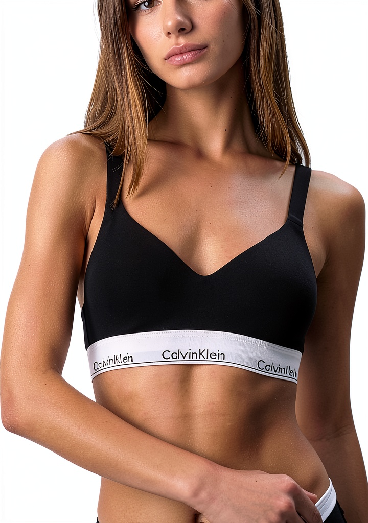 Brassière Calvin Klein portée en situation quotidienne